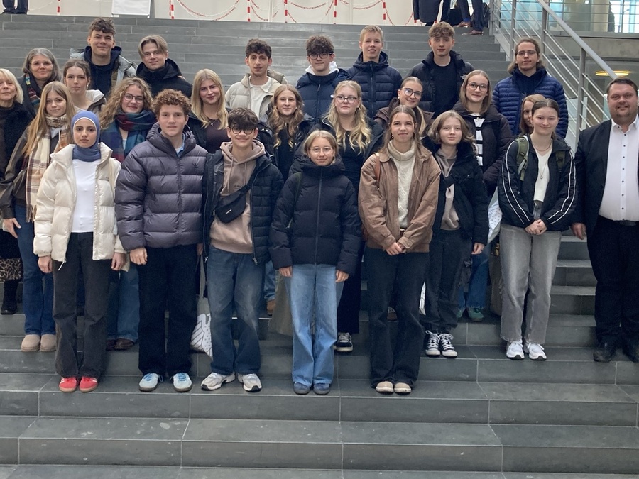 Titelbild: Zu Besuch im Bundestag