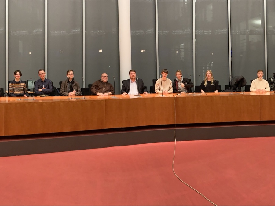 Titelbild: Zu Besuch im Bundestag