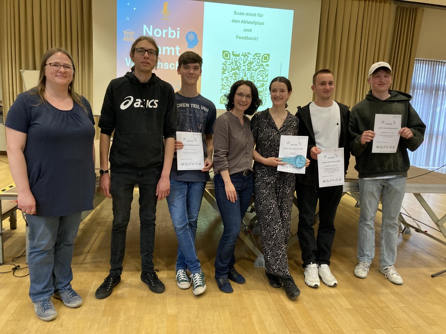 Titelbild: Norbi slamt Wissenschaft: Eine Nacht voller Wissen und Spaß
