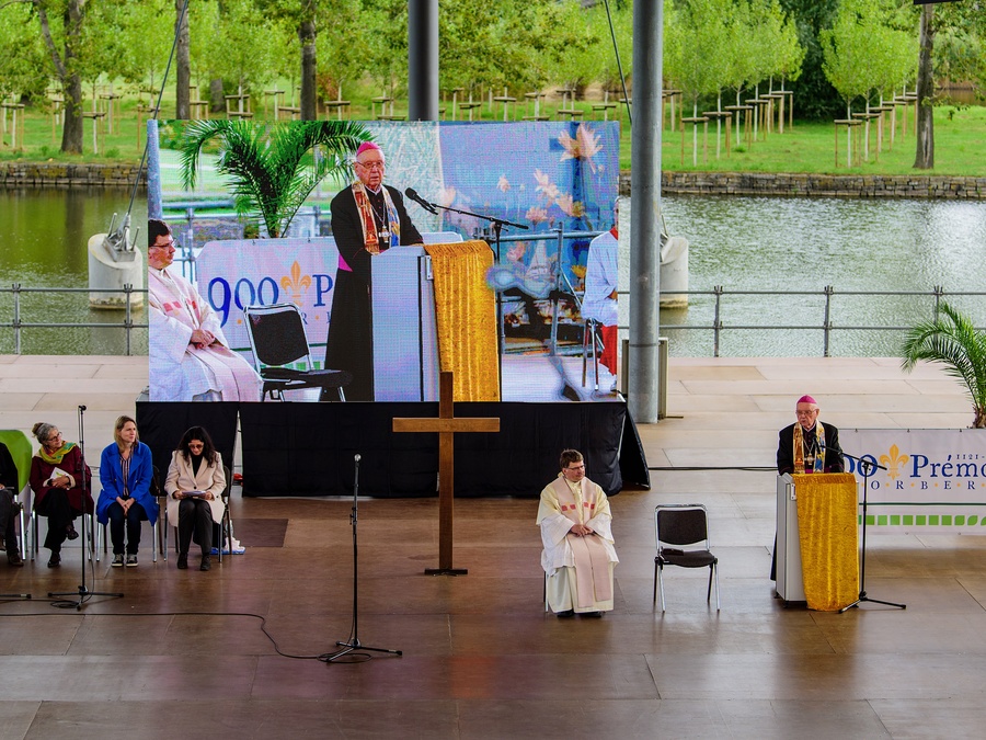 Titelbild: Impressionen von unserem Festakt zu 900 Jahre Prämonstratenser-Orden in Magdeburg und 30 Jahre Norbertusgymnasium