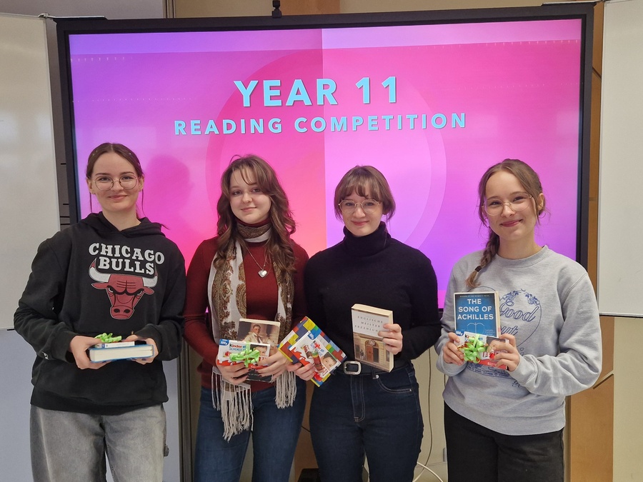 Titelbild: YEAR 11 READING QUEEN- we proudly present our new queen