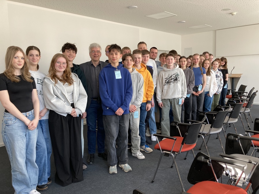 Titelbild: Vom Glück, in der Landeshauptstadt zur Schule zu gehen...