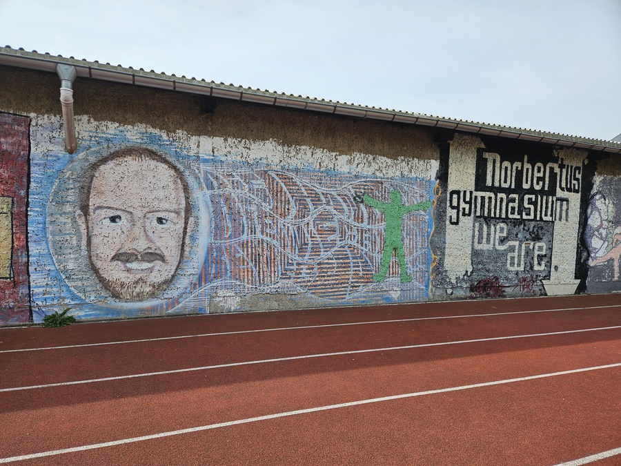 Titelbild: Wir trauern um unseren ehemaligen Schulleiter Wolfgang Neuhaus